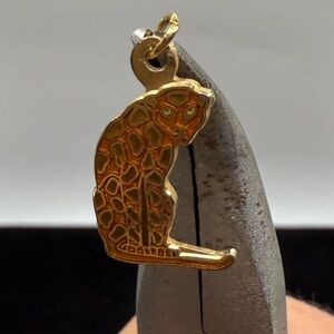 🐆 Vintage Aviva “Mother Nature” Leopard / Cheetah Cloisonné Enamel Pendant